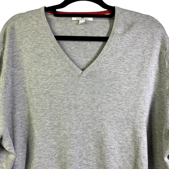 BANANA REPUBLIC Gray V-Neck Pullover‎ Sweater - Picture 2 of 11